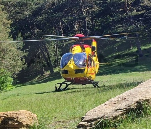 Precipita con la moto in un vallone sulle alture di Isolabona: 25enne soccorso con l’elicottero e portato in ospedale