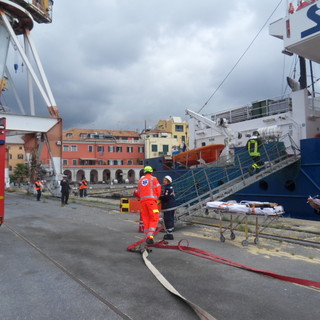 Imperia: esercitazione antincendio questa mattina con Guardia Costiera, VVF e 118