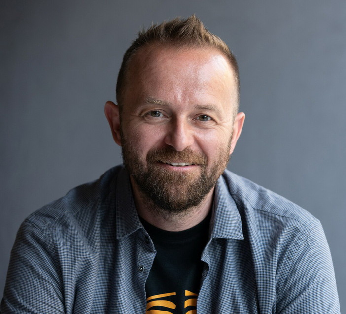 Sipario d’Autore a Ventimiglia: Enrico Galiano porta in scena “Sei un mito!” tra teatro, miti greci e crescita personale