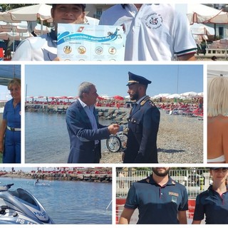 Diano Marina: nuova tappa del progetto 'Estate Sicura' questa mattina sulla passeggiata con la Polizia Diano Marina: nuova tappa del progetto 'Estate Sicura' questa mattina sulla passeggiata con la Polizia