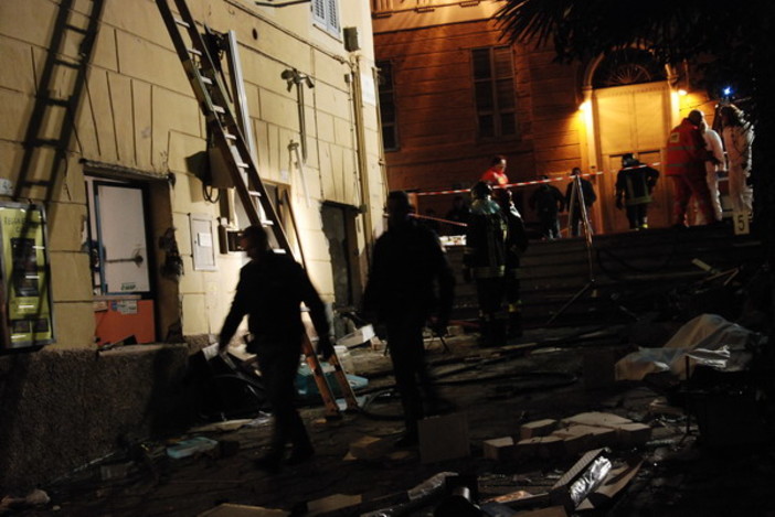 Imperia: il Sindaco Carlo Capacci ha incontrato gli abitanti di piazza Calvi. "Abbiamo detassato il suolo pubblico e reperito un contributo da 10mila euro"