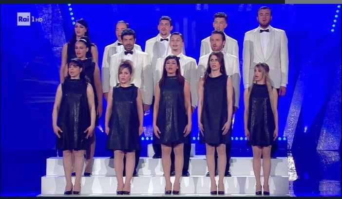 #Sanremo2018: la sanremese Deyla Del Core ieri sera al Festival nel 'coro' della gag baglioniana