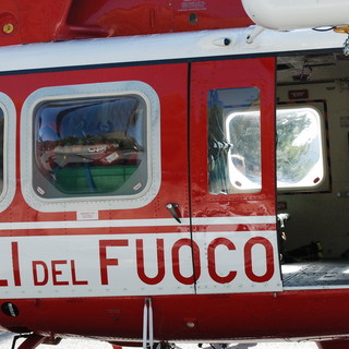 Auto si capotta a Molini di Triora vicino al bivio per Glori: soccorsi in atto, in arrivo l'elicottero