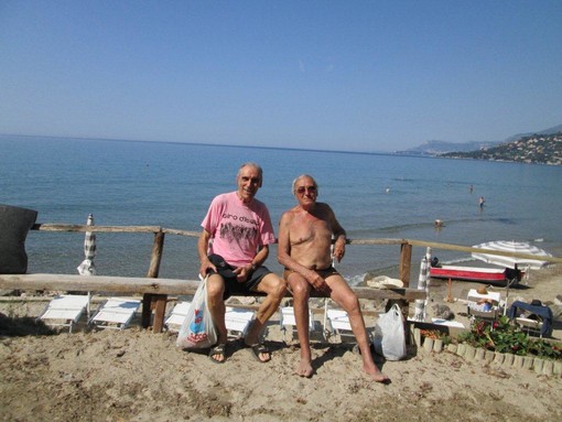 Ventimiglia: la spiaggia delle Calandre dopo il restauro, simile ai Caraibi, la soddisfazione del nostro lettore Eduardo Raneri Ventimiglia: la spiaggia delle Calandre dopo il restauro, simile ai Caraibi, la soddisfazione del nostro lettore Eduardo Raneri