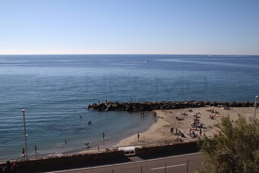 A Sanremo un fine settimana lungo che sa d’estate tra la ‘downhill’ e un tuffo di fine ottobre: “Tanti italiani in città, è segno di ripresa”