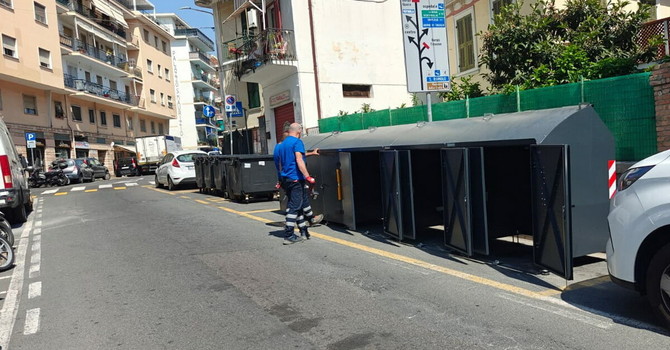 Sanremo, ecoisola spostata dalla fermata del bus: installata nell’area carico e scarico di via Martiri