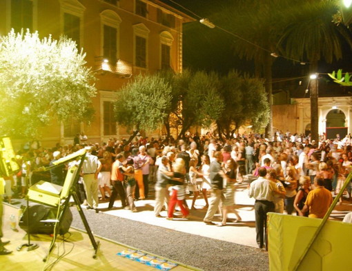 Diano Marina: durante la riunione del direttivo la 'Famia Dianese' ha annullato la sagra 'Evviva l'estate' Diano Marina: durante la riunione del direttivo la 'Famia Dianese' ha annullato la sagra 'Evviva l'estate'