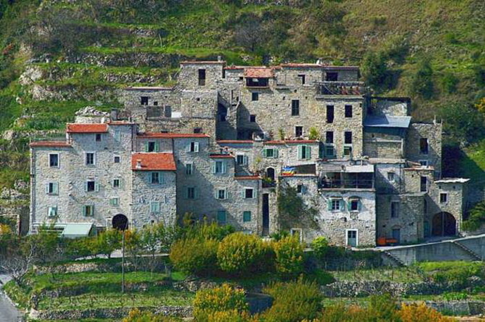 Ottobre di Pace: domenica visita all'ecovillaggio di Torri Superiore e agli orti della Spes a Varase, nel ventimigliese