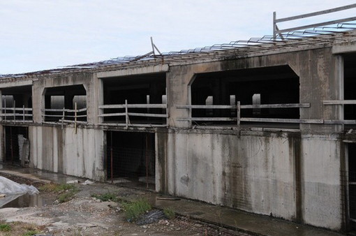 Sanremo: si torna a parlare del cosiddetto 'Ecomostro' di Portosole, dal Movimento 5 Stelle arriva anche la petizione on line Sanremo: si torna a parlare del cosiddetto 'Ecomostro' di Portosole, dal Movimento 5 Stelle arriva anche la petizione on line