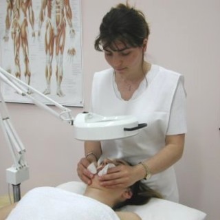 Formazione per estetiste ed operatori del benessere: ad Arma di Taggia i corsi di ricostruzione unghie e 'Nail art' Formazione per estetiste ed operatori del benessere: ad Arma di Taggia i corsi di ricostruzione unghie e 'Nail art'