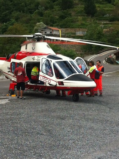 L'elicottero a Molini poco prima di decollare L'elicottero a Molini poco prima di decollare