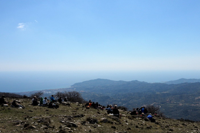 Sui Sentieri del Golfo, in primavera cinque appuntamenti con la natura: alla scoperta dei magnifici panorami del Golfo Dianese e della Valle Steria Sui Sentieri del Golfo, in primavera cinque appuntamenti con la natura: alla scoperta dei magnifici panorami del Golfo Dianese e della Valle Steria