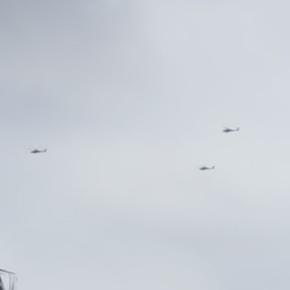 Elicotteri militari in formazione transitati nei cieli della nostra provincia: probabile trasferimento tra Francia e Italia (Video)