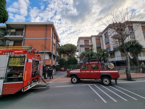 Esplosione appartamento a Bordighera: la città si mobilita per Delfina, l’inquilina della casa distrutta. In un giorno donati oltre 6.700 euro Esplosione appartamento a Bordighera: la città si mobilita per Delfina, l’inquilina della casa distrutta. In un giorno donati oltre 6.700 euro