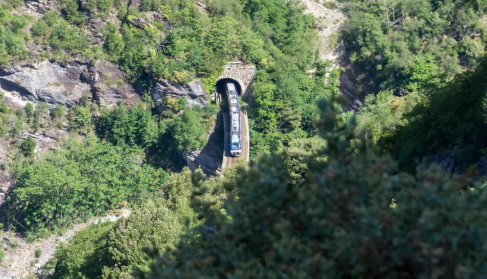 Valle Roya: stop ai treni tra Limone e Ventimiglia dopo il guasto al cavo di telecomando ad Airole Valle Roya: stop ai treni tra Limone e Ventimiglia dopo il guasto al cavo di telecomando ad Airole