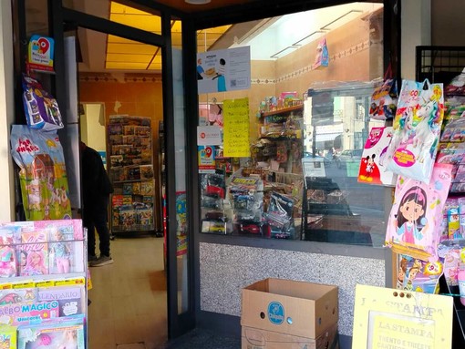 La chiusura delle edicole svuota i quartieri e indebolisce comunità e relazioni, cambiando il tessuto urbano La chiusura delle edicole svuota i quartieri e indebolisce comunità e relazioni, cambiando il tessuto urbano