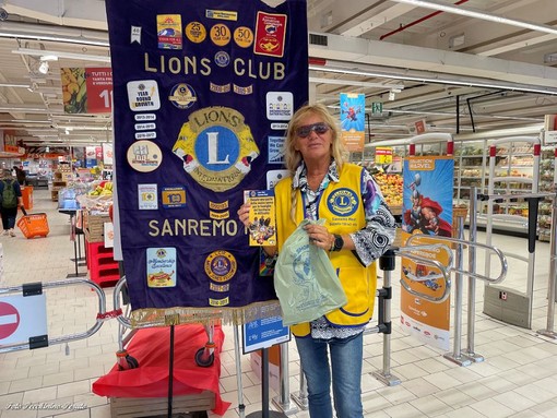 Raccolti e consegnati oltre 4 quintali di generi alimentari a lunga conservazione dal Lions Club Sanremo Host, per l’Emporio Solidale di Sanremo (foto) Raccolti e consegnati oltre 4 quintali di generi alimentari a lunga conservazione dal Lions Club Sanremo Host, per l’Emporio Solidale di Sanremo (foto)