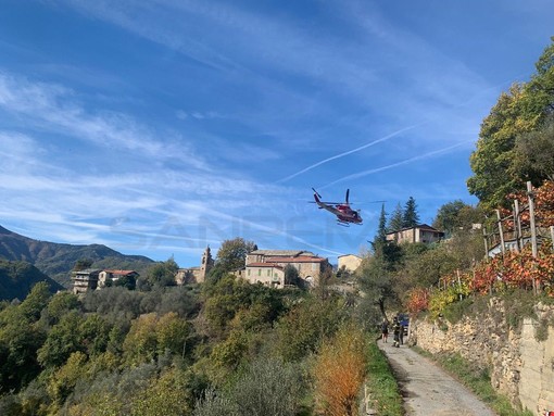 Molini di Triora: cade da un muro in campagna, elisoccorso in azione ad Agaggio Molini di Triora: cade da un muro in campagna, elisoccorso in azione ad Agaggio