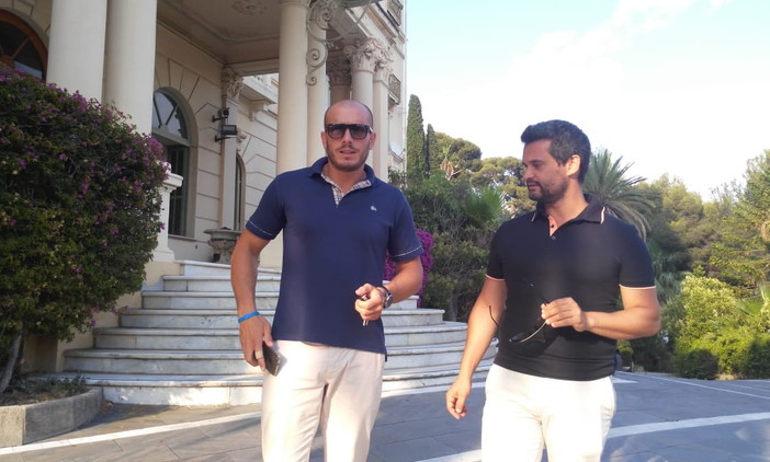 Il Sindaco all'uscita dalla Prefettura Il Sindaco all'uscita dalla Prefettura