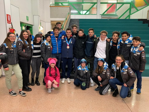 Limone in festa per il rientro di Edoardo Saracco, bronzo nello sci alpino alle Olimpiadi invernali giovanili Limone in festa per il rientro di Edoardo Saracco, bronzo nello sci alpino alle Olimpiadi invernali giovanili