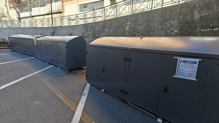 Via Pietro Agosti, ecoisole nel mirino: residenti esasperati per i guasti ai cassonetti e i continui disagi