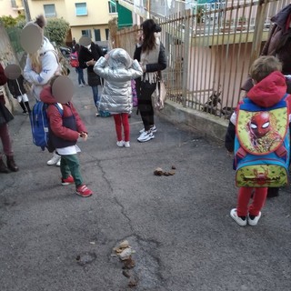 Sanremo: 'slalom' tra gli escrementi lasciati la sera, ogni mattina per gli alunni della scuola 'Castillo' (Foto) Sanremo: 'slalom' tra gli escrementi lasciati la sera, ogni mattina per gli alunni della scuola 'Castillo' (Foto)