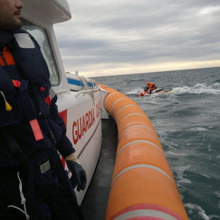 Diano Marina: tonno di circa 10 kg tra i bagnanti di uno stabilimento Diano Marina: tonno di circa 10 kg tra i bagnanti di uno stabilimento