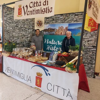 Ventimiglia, l'Ente Agosto Medievale partecipa alla fiera dell'artigianato di Mentone (Foto) Ventimiglia, l'Ente Agosto Medievale partecipa alla fiera dell'artigianato di Mentone (Foto)