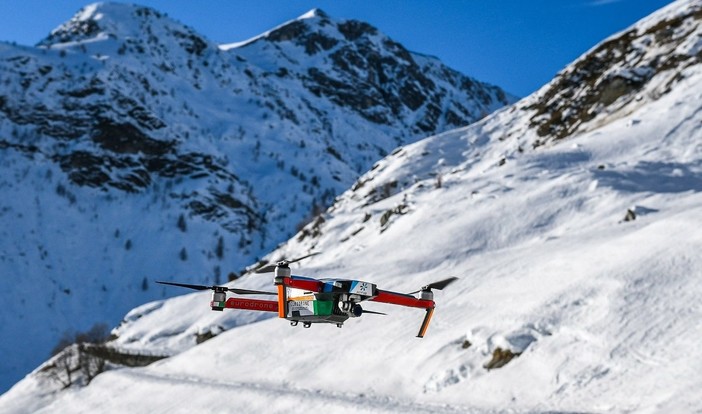 Pilotare un drone senza autorizzazioni può costare molto caro Pilotare un drone senza autorizzazioni può costare molto caro