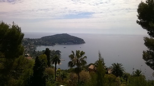 Trekking: Gli studenti del 'Marco Polo' si nerpicano sul sentiero Nietsche da Eze Sur MEr a Eze village Trekking: Gli studenti del 'Marco Polo' si nerpicano sul sentiero Nietsche da Eze Sur MEr a Eze village