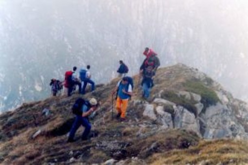 Domenica prossima una escursione da Carmo Langan a Monte Ceppo ed al Castagno dei Quaranta Domenica prossima una escursione da Carmo Langan a Monte Ceppo ed al Castagno dei Quaranta