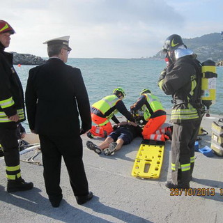 Diano Marina: esercitazione antincendio con Guardia Costiera, Vigili del Fuoco e Croce d'Oro Diano Marina: esercitazione antincendio con Guardia Costiera, Vigili del Fuoco e Croce d'Oro