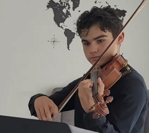 Un giovane talento del “Cassini” nell’Orchestra Nazionale dei Licei Musicali: Eliseo Maceli si esibirà in Vaticano Un giovane talento del “Cassini” nell’Orchestra Nazionale dei Licei Musicali: Eliseo Maceli si esibirà in Vaticano