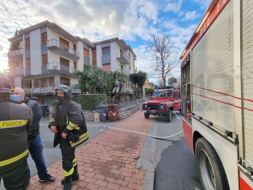 Bordighera: esplode la calderina in un appartamento sulla via Romana, nessun ferito ma un animale è morto (Foto)