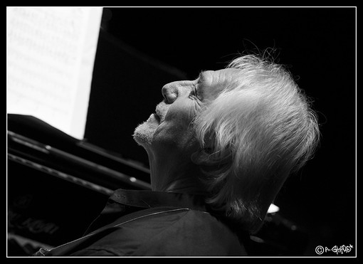 Sanremo: domani alle ore 21,30 al via “Zazzarazzaz” il 16° Festival nazionale della canzone jazzata Sanremo: domani alle ore 21,30 al via “Zazzarazzaz” il 16° Festival nazionale della canzone jazzata