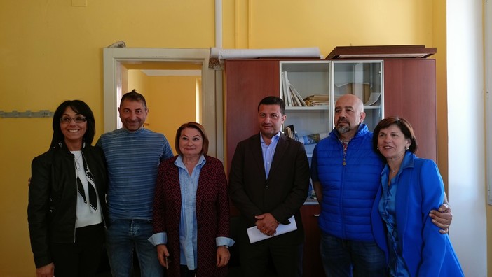 Vallecrosia dedica una lastra a Erio Tripodi: la cerimonia alla piazzetta dei giardini di San Rocco (Foto) Vallecrosia dedica una lastra a Erio Tripodi: la cerimonia alla piazzetta dei giardini di San Rocco (Foto)