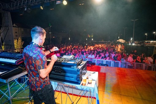 La musica degli Eiffel 65 ha intrattenuto oltre 1500 spettatori La musica degli Eiffel 65 ha intrattenuto oltre 1500 spettatori