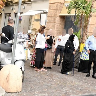 Sanremo: a due settimane dallo shopping al mercato, la famiglia dell'Emiro del Qatar è tornata in città (Foto) Sanremo: a due settimane dallo shopping al mercato, la famiglia dell'Emiro del Qatar è tornata in città (Foto)
