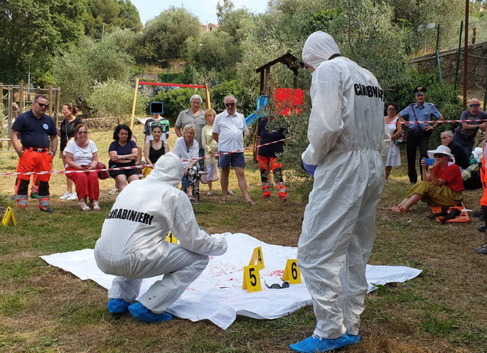 Emergency Day: un pomeriggio sulla metodologia da utilizzare sulle 'scene del crimine' con Carabinieri e Croce D'Oro Emergency Day: un pomeriggio sulla metodologia da utilizzare sulle 'scene del crimine' con Carabinieri e Croce D'Oro