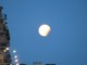 Eclissi lunare a Nizza: Rauba Capeu in un’atmosfera romantica, col mare liscio che riflette i raggi Eclissi lunare a Nizza: Rauba Capeu in un’atmosfera romantica, col mare liscio che riflette i raggi