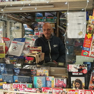 Andrea Nistri nella sua edicola Andrea Nistri nella sua edicola