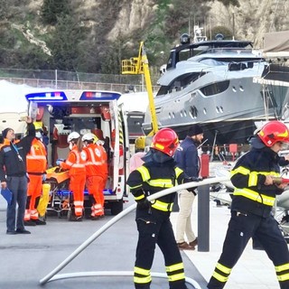 Ventimiglia: esercitazione antincendio questa mattina a 'Cala del Forte', simulato il rogo su uno yacht (Foto) Ventimiglia: esercitazione antincendio questa mattina a 'Cala del Forte', simulato il rogo su uno yacht (Foto)