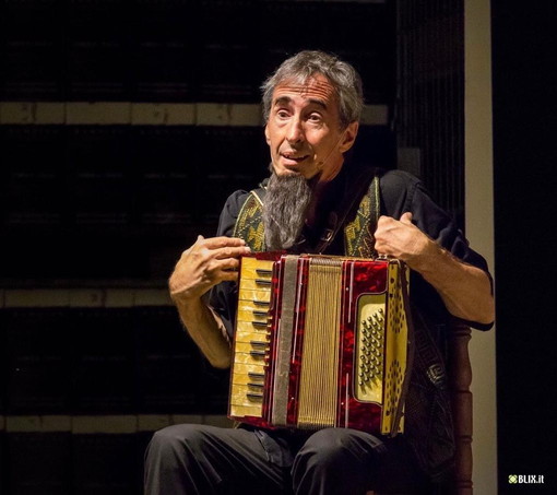 Imperia: sabato sera al teatro della Società Operaia lo spettacolo 'Il vino e suo figlio' con Enrico Bonavera Imperia: sabato sera al teatro della Società Operaia lo spettacolo 'Il vino e suo figlio' con Enrico Bonavera