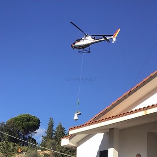 L'elicottero in azione a Bussana