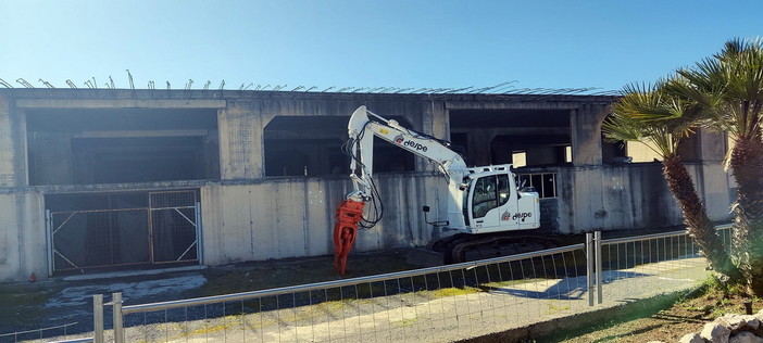 Sanremo: partirà lunedì prossimo il tanto atteso cantiere per l'abbattimento dell'ecomostro di Portosole Sanremo: partirà lunedì prossimo il tanto atteso cantiere per l'abbattimento dell'ecomostro di Portosole