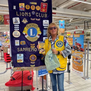 Raccolti e consegnati oltre 4 quintali di generi alimentari a lunga conservazione dal Lions Club Sanremo Host, per l’Emporio Solidale di Sanremo (foto)