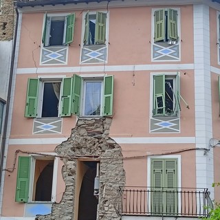 Esplosione a Soldano, sempre in pericolo di vita i due ragazzi ricoverati a Villa Scassi