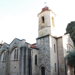 Bordighera, all’ex chiesa Anglicana primo appuntamento con “Equi…libri” (Foto)