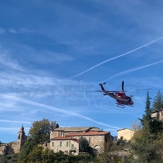 Cipressa: escursionista 63enne cade in una zona impervia, trasportata in elicottero al Santa Corona Cipressa: escursionista 63enne cade in una zona impervia, trasportata in elicottero al Santa Corona