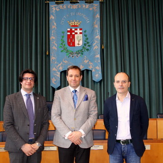 Imperia: il Console Onorario della Repubblica del Sudafrica Enrico De Barbieri ricevuto a Palazzo Civico